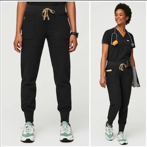 FIGS women’s Black Nepal Petite Skinny Jogger scrub pants